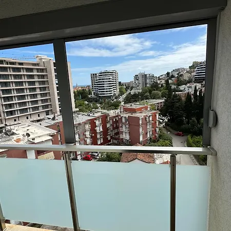Апартаменты Center Lux 2bdr With Garage