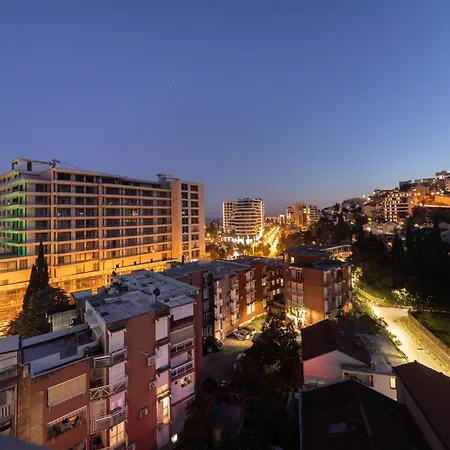 Center Lux 2bdr With Garage Апартаменты