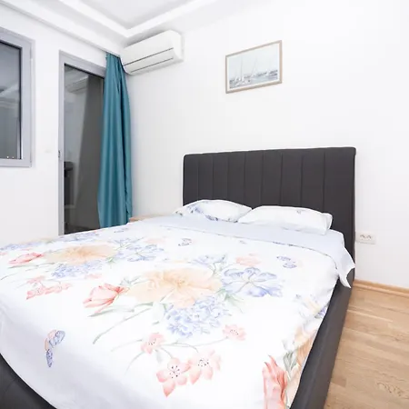 Center Lux 2bdr With Garage Апартаменты *